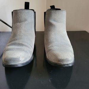 Guess mens size 9.5 boots